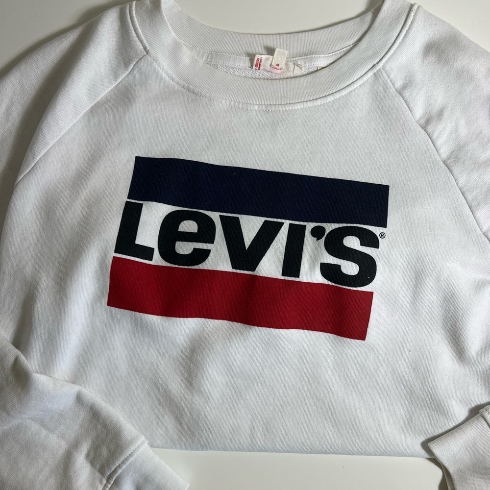 Levi’s sweatshirt